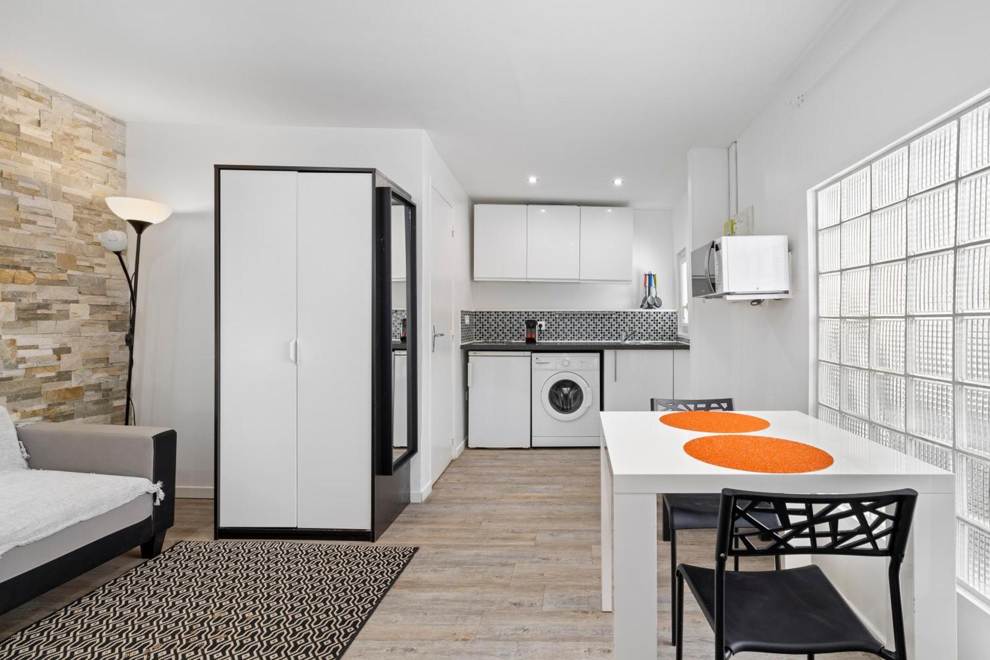 Renting - Penchienatti - Chic & Modern Urban Pearl Massena Old Apartment Nizza